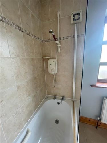 6 Cuirt Merriman, Ennistymon, Clare