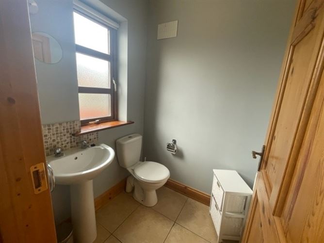 6 Cuirt Merriman, Ennistymon, Clare