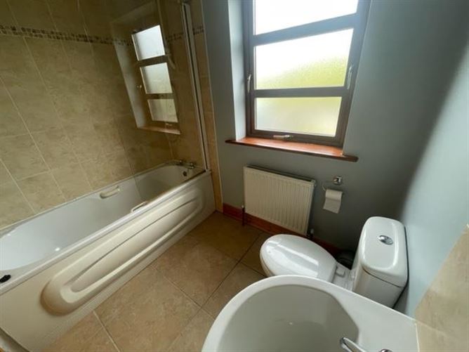 6 Cuirt Merriman, Ennistymon, Clare