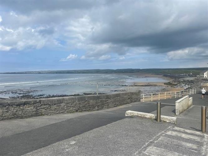 6 Cuirt Merriman, Ennistymon, Clare