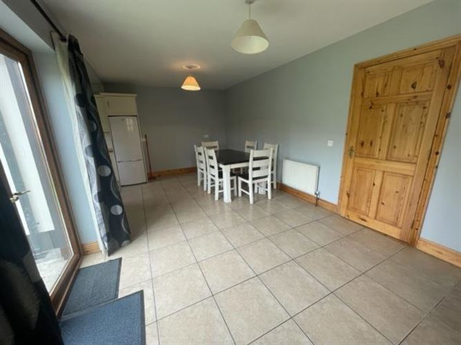 6 Cuirt Merriman, Ennistymon, Clare