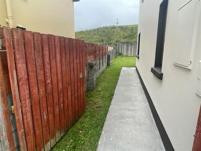 6 Cuirt Merriman, Ennistymon, Clare