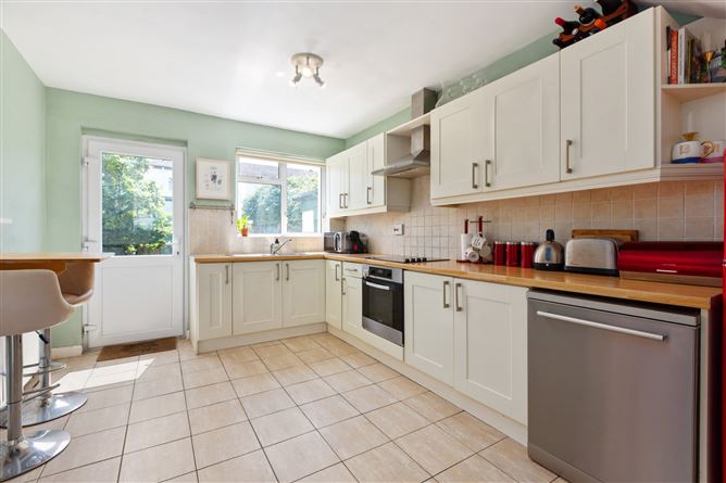 Photo 7 of 17 — 31 Broadford Lawn, Ballinteer, Dublin 16