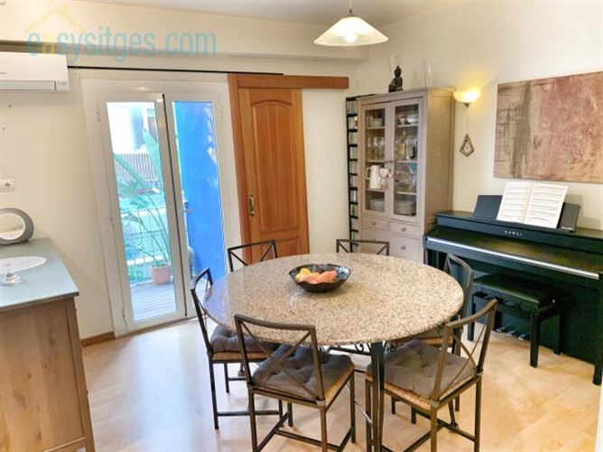Private, Sitges