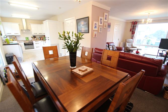 13 Seaview Close, Carrigaline, Cork