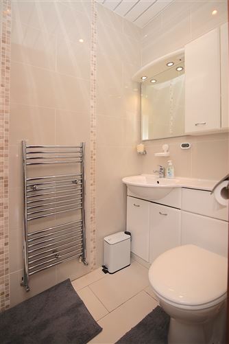 https://photos-a.propertyimages.ie/media/4/8/0/4931084/5631cf51-5c9f-46c6-b1f2-23d136229e85_l.jpg