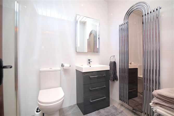https://photos-a.propertyimages.ie/media/4/8/0/4931084/5631cf51-5c9f-46c6-b1f2-23d136229e85_l.jpg
