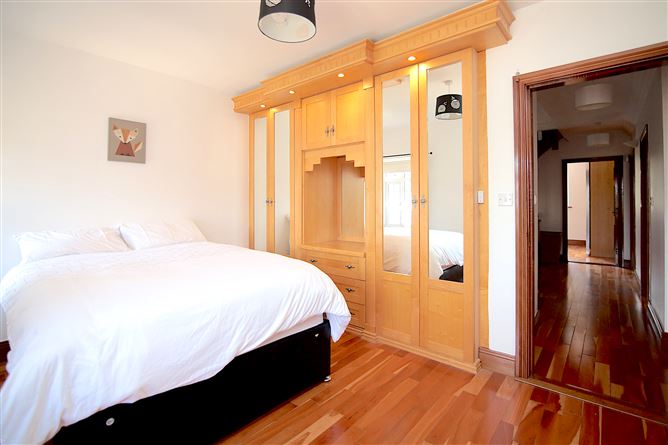 https://photos-a.propertyimages.ie/media/4/8/0/4931084/5631cf51-5c9f-46c6-b1f2-23d136229e85_l.jpg