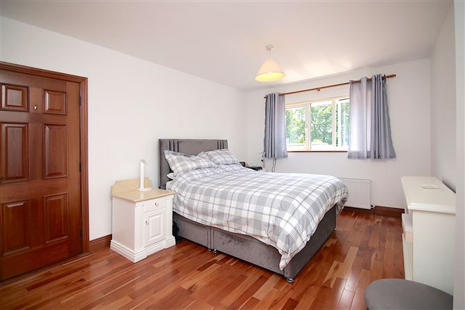 https://photos-a.propertyimages.ie/media/4/8/0/4931084/5631cf51-5c9f-46c6-b1f2-23d136229e85_l.jpg