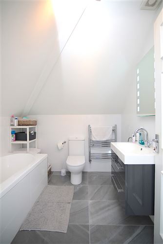 https://photos-a.propertyimages.ie/media/4/8/0/4931084/5631cf51-5c9f-46c6-b1f2-23d136229e85_l.jpg