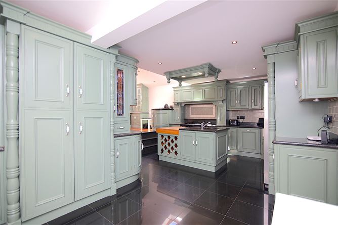 https://photos-a.propertyimages.ie/media/4/8/0/4931084/5631cf51-5c9f-46c6-b1f2-23d136229e85_l.jpg