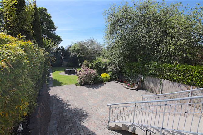 https://photos-a.propertyimages.ie/media/4/8/0/4931084/5631cf51-5c9f-46c6-b1f2-23d136229e85_l.jpg