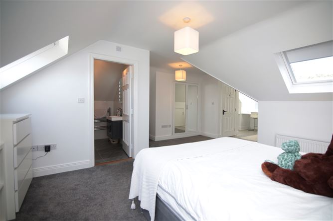 https://photos-a.propertyimages.ie/media/4/8/0/4931084/5631cf51-5c9f-46c6-b1f2-23d136229e85_l.jpg
