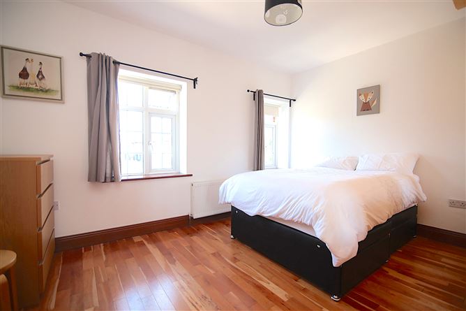 https://photos-a.propertyimages.ie/media/4/8/0/4931084/5631cf51-5c9f-46c6-b1f2-23d136229e85_l.jpg