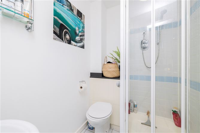 https://photos-a.propertyimages.ie/media/4/8/0/4959084/8d53cb24-d659-4127-8623-6bc1afec0db3_l.jpg