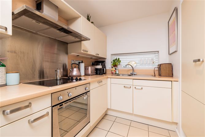 https://photos-a.propertyimages.ie/media/4/8/0/4959084/8d53cb24-d659-4127-8623-6bc1afec0db3_l.jpg