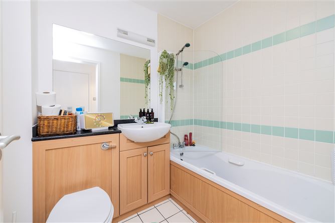 https://photos-a.propertyimages.ie/media/4/8/0/4959084/8d53cb24-d659-4127-8623-6bc1afec0db3_l.jpg