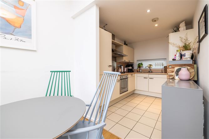 https://photos-a.propertyimages.ie/media/4/8/0/4959084/8d53cb24-d659-4127-8623-6bc1afec0db3_l.jpg