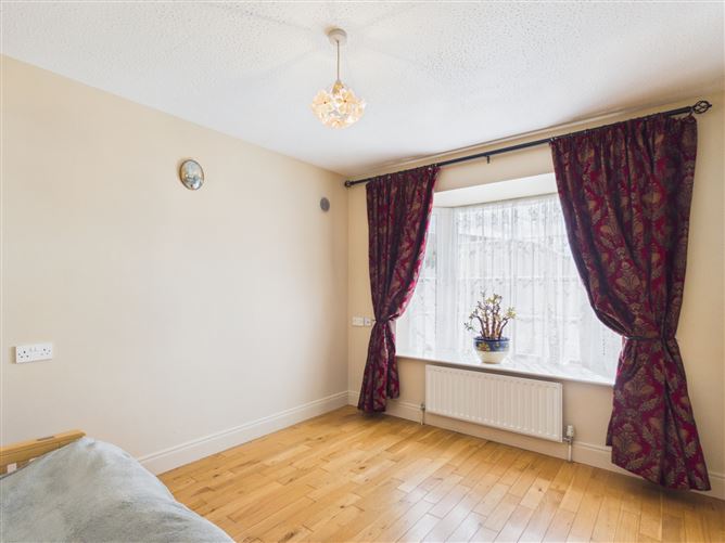Photo 9 of 21 — 3 Sli Na Siuire, Mitchel Street, Thurles, Co. Tipperary