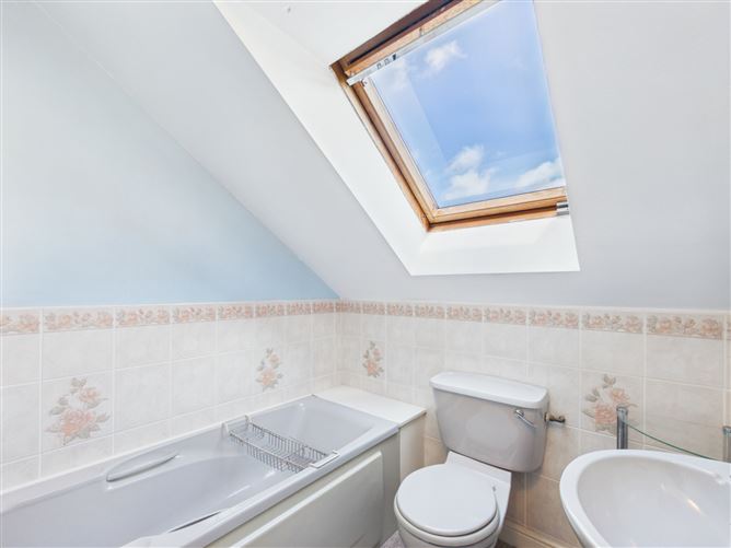 Photo 14 of 21 — 3 Sli Na Siuire, Mitchel Street, Thurles, Co. Tipperary