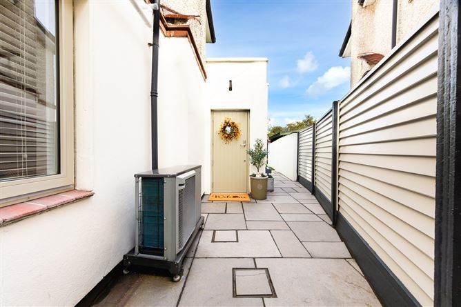 13 Hampton Crescent, St Helen's Wood, Booterstown, Co. Dublin