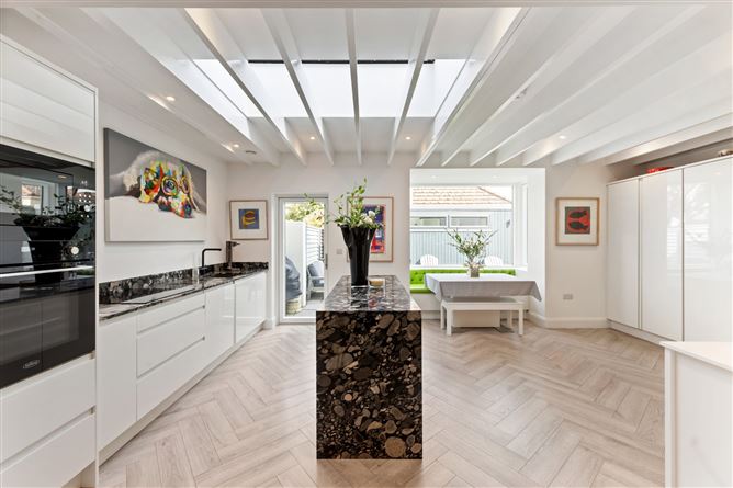 13 Hampton Crescent, St Helen's Wood, Booterstown, Co. Dublin