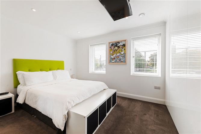 13 Hampton Crescent, St Helen's Wood, Booterstown, Co. Dublin
