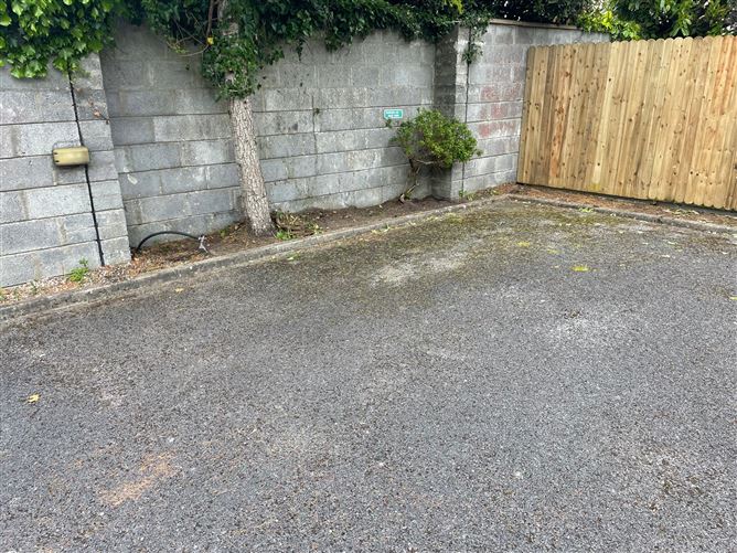 7 Rian Oisin, Salthill, Galway