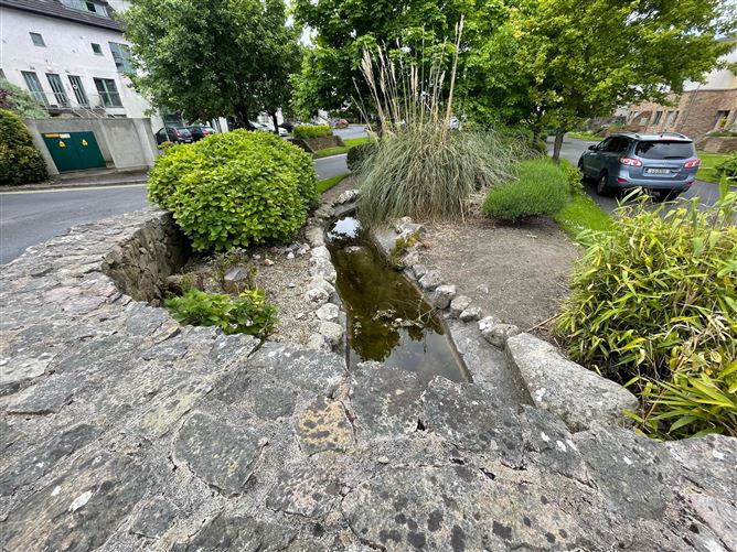 7 Rian Oisin, Salthill, Galway
