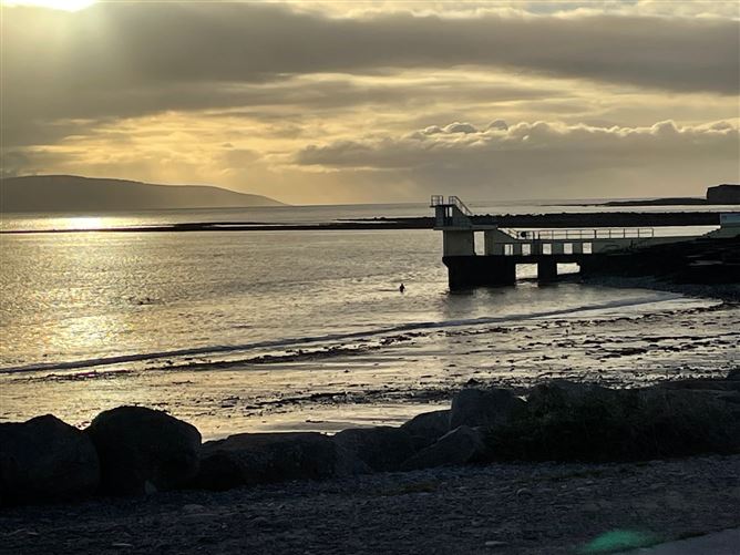 7 Rian Oisin, Salthill, Galway