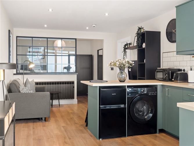 Town Centre Studio A Modern Haven in Clifden,H71 K378, Clifden, Galway