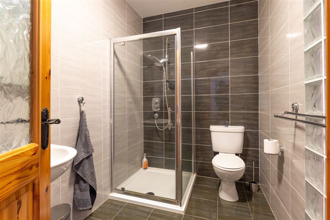 Mount Hillary Holiday Pods, Curraghrour West, Banteer, Cork