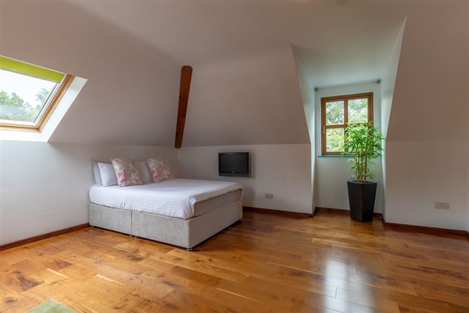 Mount Hillary Holiday Pods, Curraghrour West, Banteer, Cork