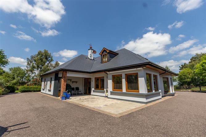 Mount Hillary Holiday Pods, Curraghrour West, Banteer, Cork