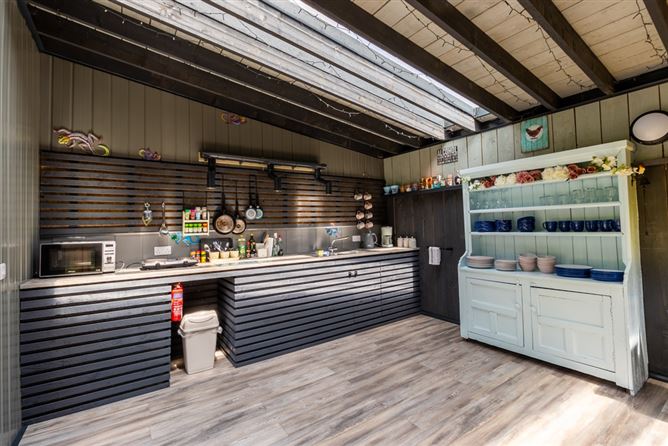 Mount Hillary Holiday Pods, Curraghrour West, Banteer, Cork