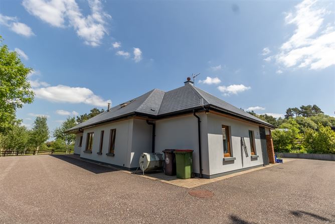 Mount Hillary Holiday Pods, Curraghrour West, Banteer, Cork