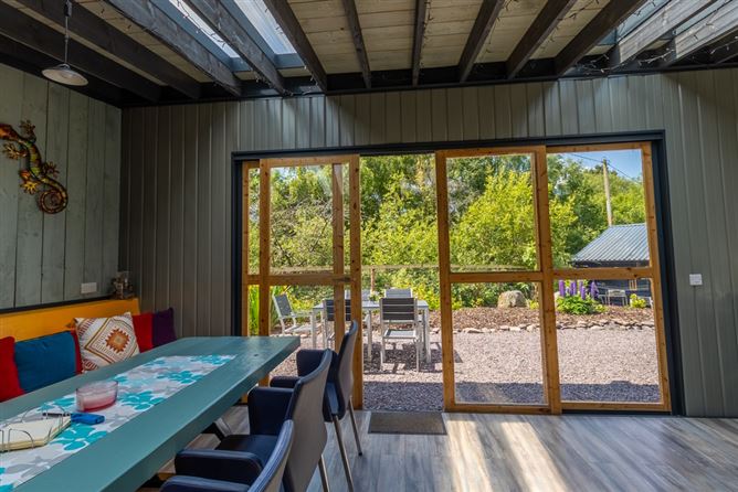 Mount Hillary Holiday Pods, Curraghrour West, Banteer, Cork