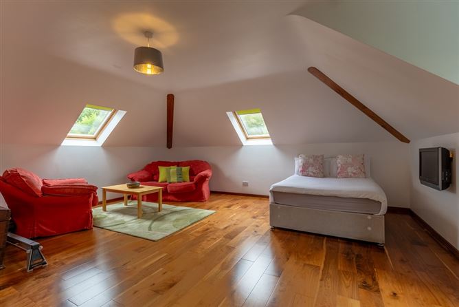 Mount Hillary Holiday Pods, Curraghrour West, Banteer, Cork