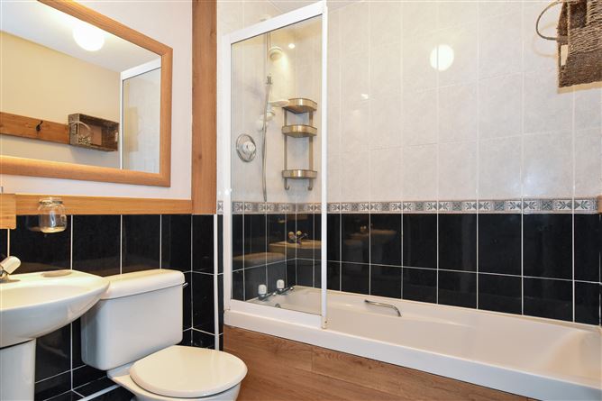 38 Arasain na Mara, Grattan Road, Salthill, Galway City