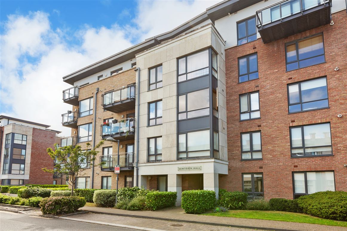 6 Newtown Hall, Hazelbrook Square, Churchtown,   Dublin 14