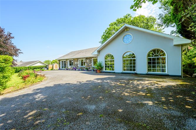 Commeen, Carrigaline, Cork