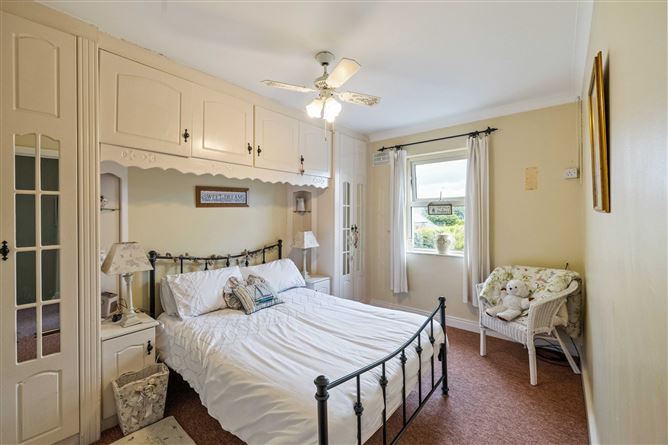 2 Abbey Court, Carlingford, Co. Louth