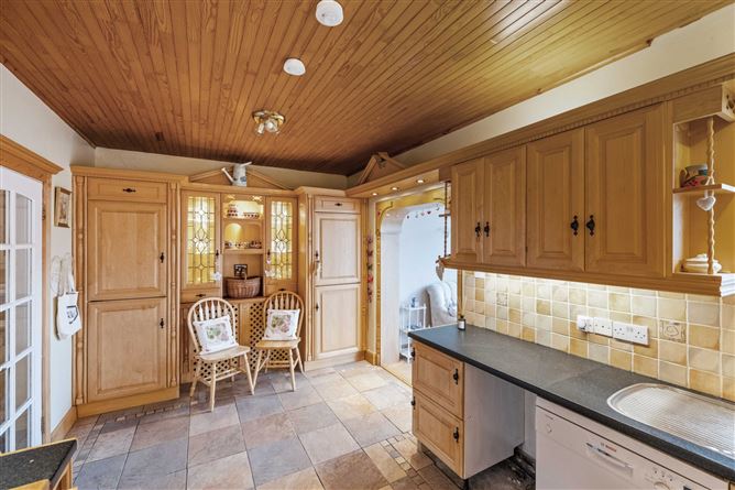 2 Abbey Court, Carlingford, Co. Louth