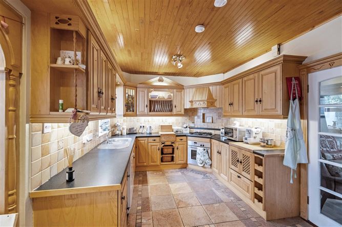 2 Abbey Court, Carlingford, Co. Louth