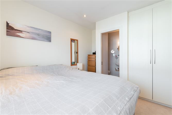 7 Hunters Avenue, Hunterswood, Ballycullen, Dublin 24