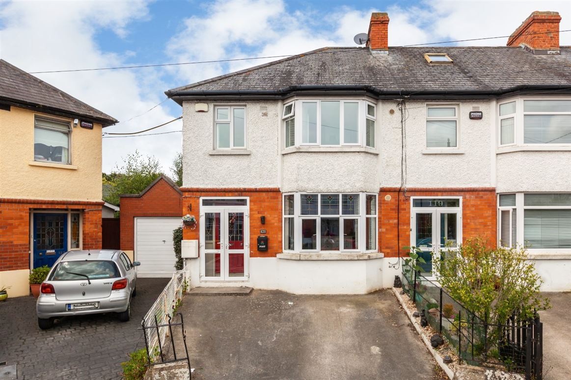121 Iveragh Road, Whitehall
