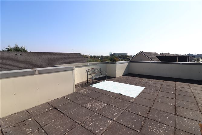 Apt 17 Crescent Court, St Nessan's Rd , Dooradoyle, Limerick