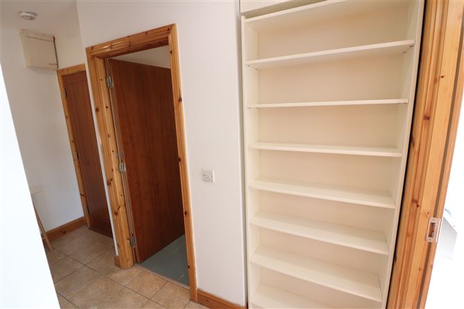 Apt 17 Crescent Court, St Nessan's Rd , Dooradoyle, Limerick