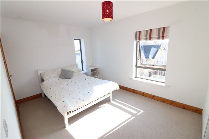 Apt 17 Crescent Court, St Nessan's Rd , Dooradoyle, Limerick