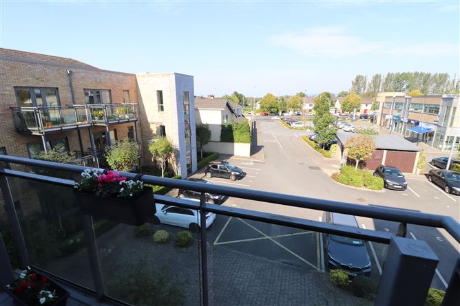 Apt 17 Crescent Court, St Nessan's Rd , Dooradoyle, Limerick